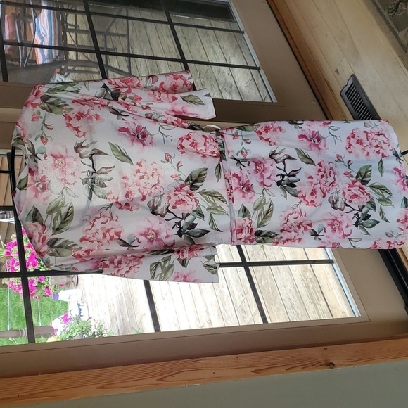 Show me your Mumu Brie White Pink Floral Tie Sz. OS Robe - Picture 7 of 10
